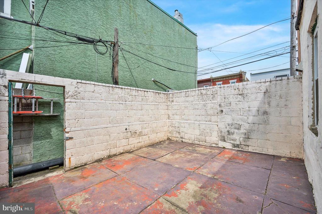 2002 S 4th St