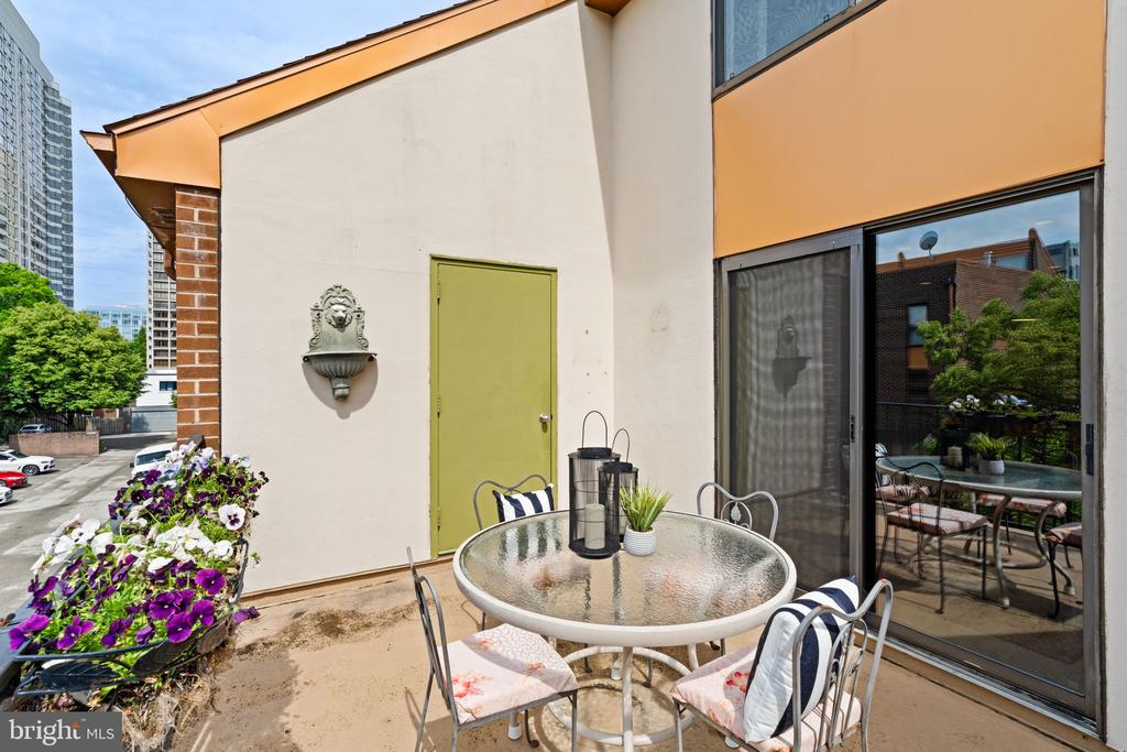 1908 Nectarine St