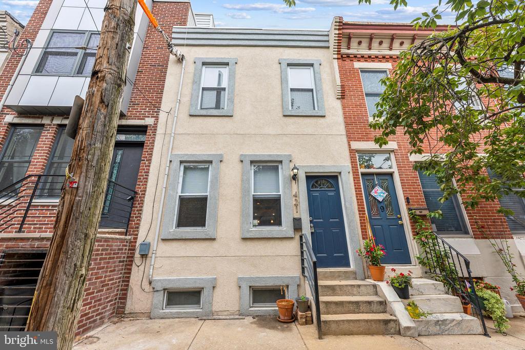 421 DUDLEY ST