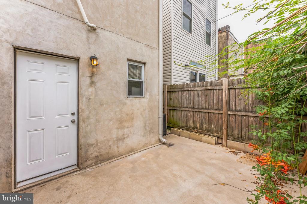421 DUDLEY ST