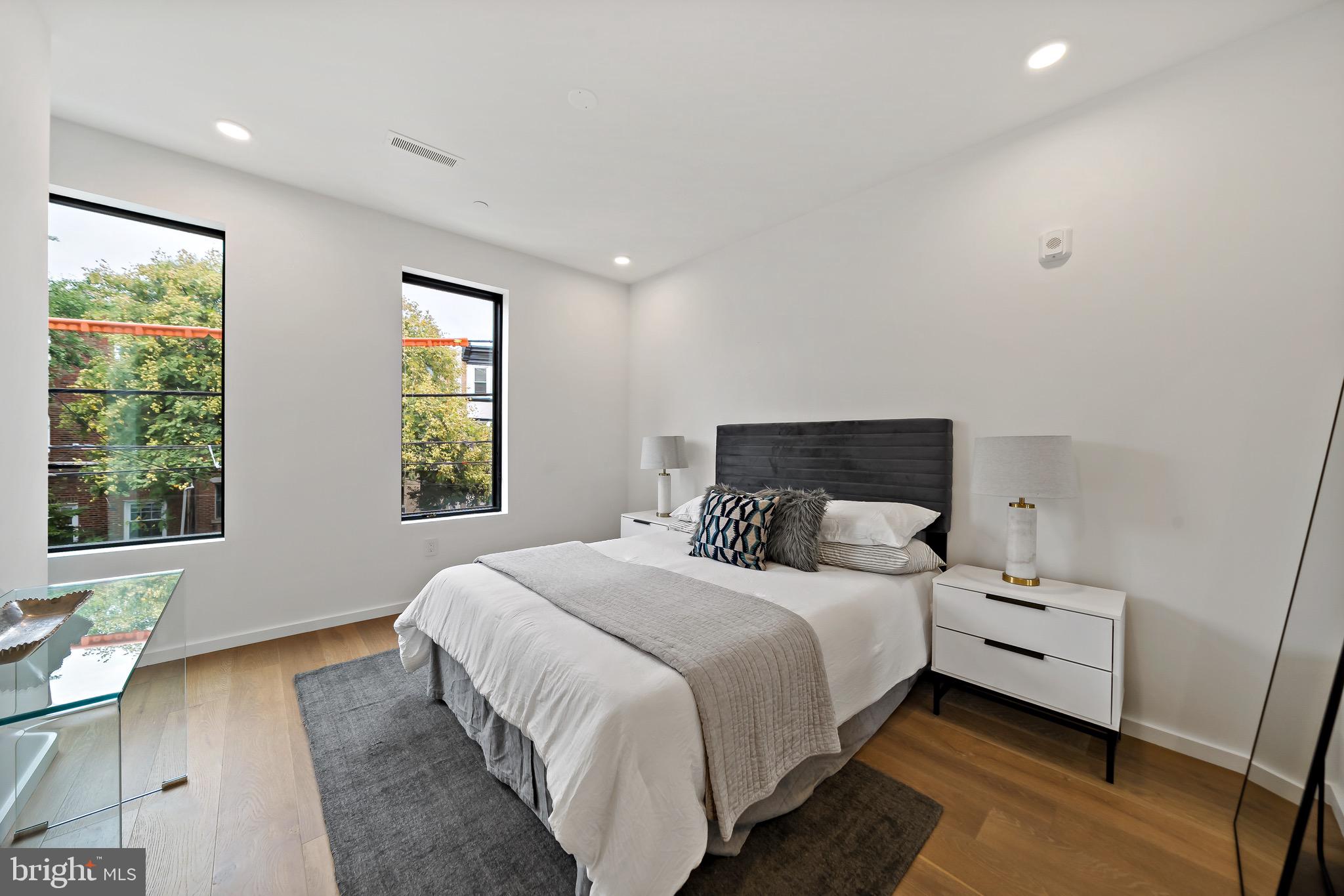 1712 Christian St #2