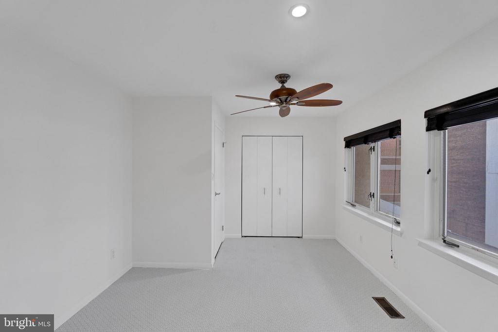 212-24 S 24th St #2418b