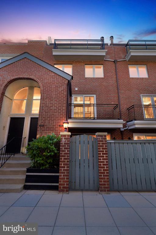 212-24 S 24th St #2418b