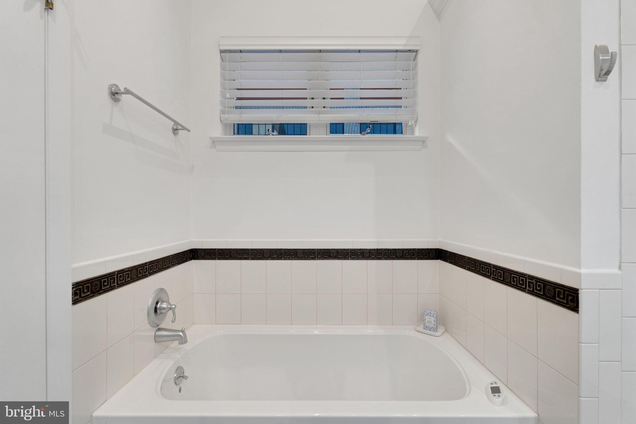 212-24 S 24th St #2418b