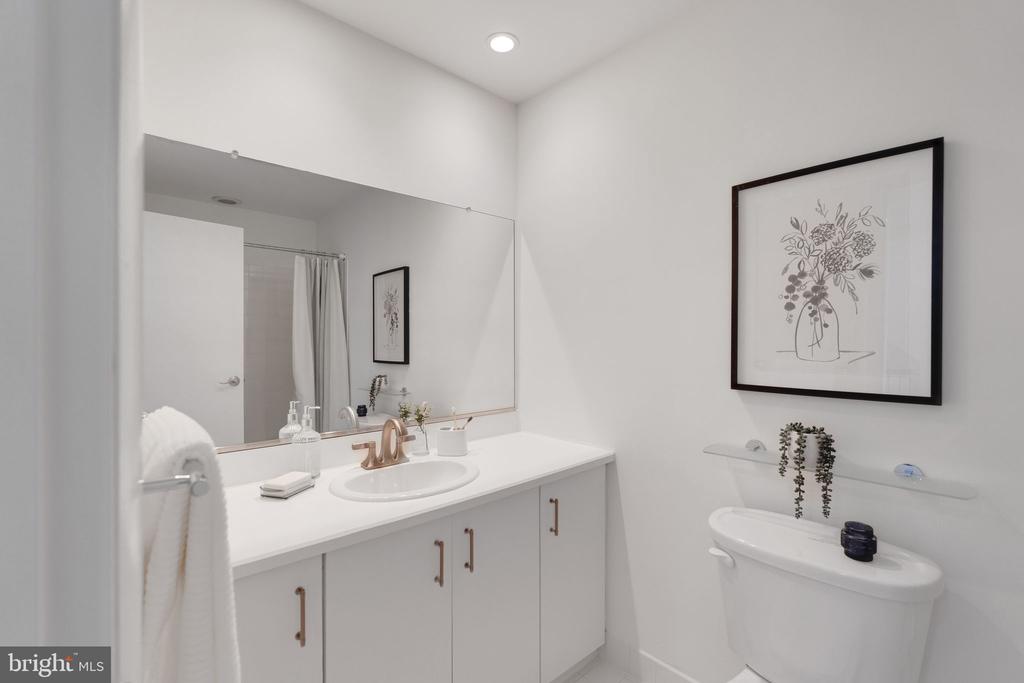 212-24 S 24th St #2418b