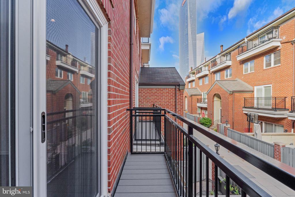212-24 S 24th St #2418b