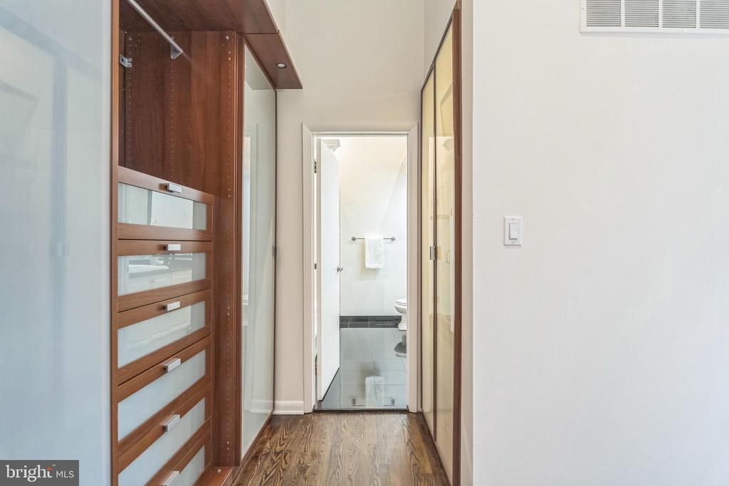 212-24 S 24th St #2418b