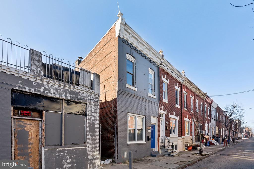 1810 Sigel St