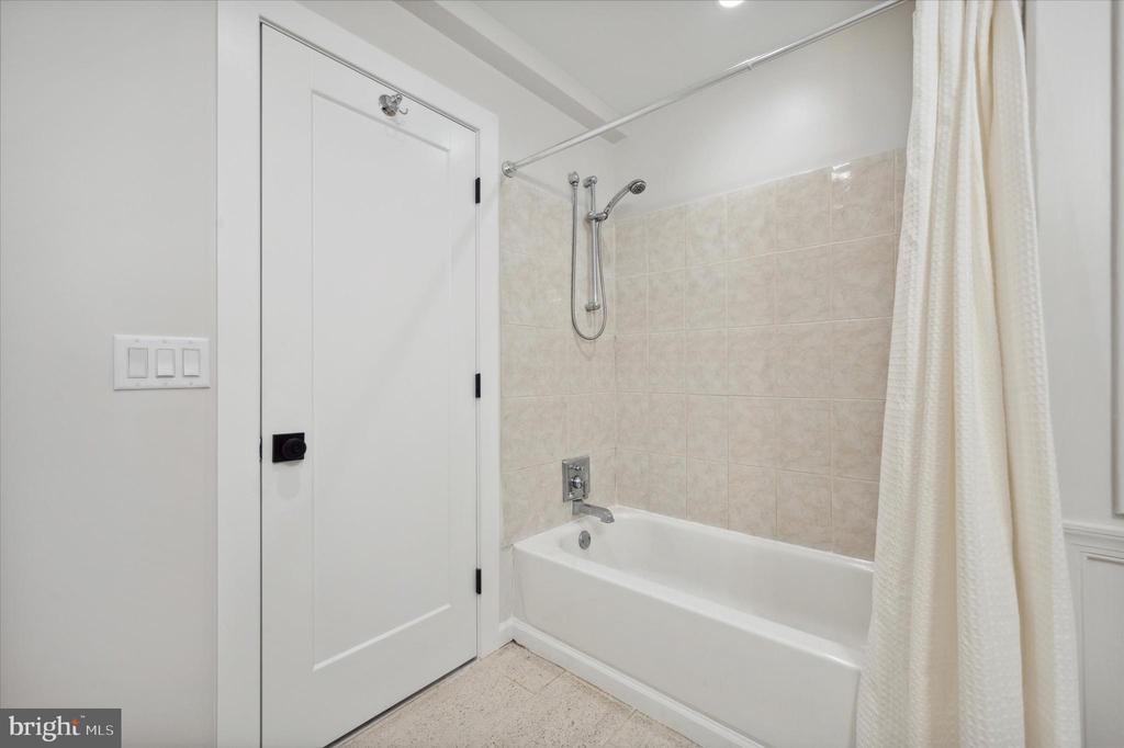 1920 RODMAN ST #1ST FL