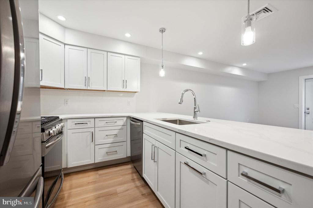 1920 RODMAN ST #1ST FL