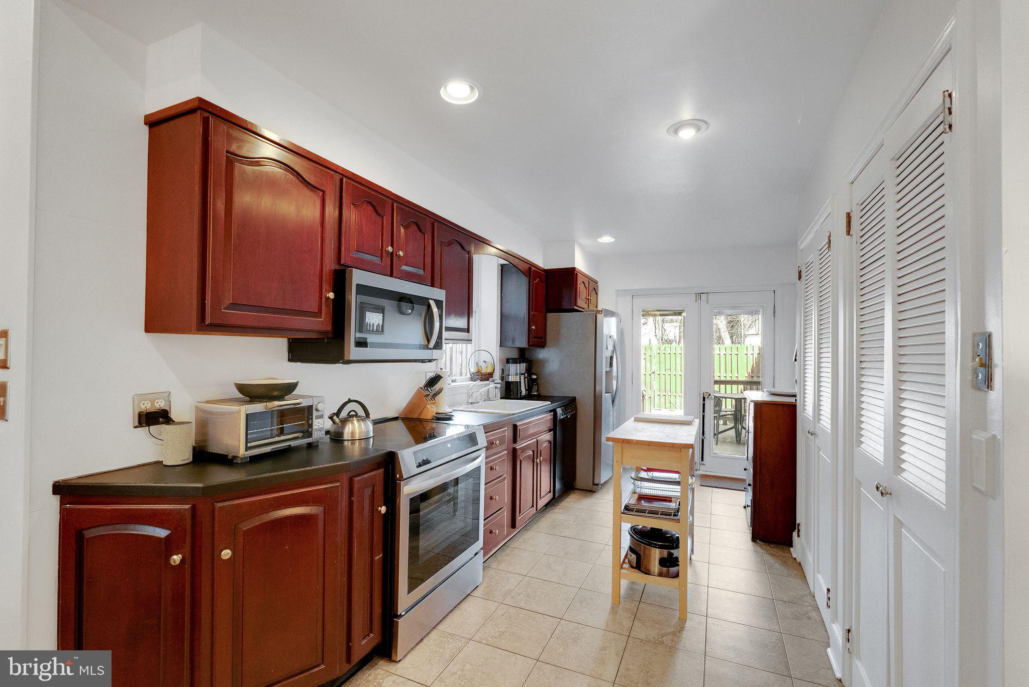 4241 Regent Sq