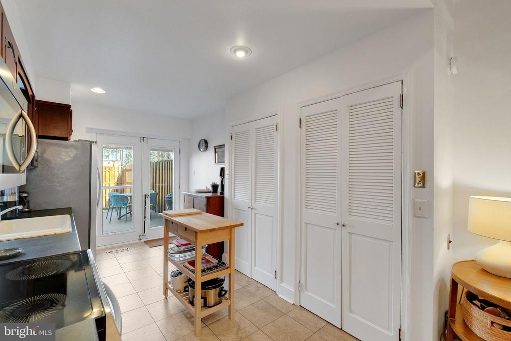 4241 Regent Sq