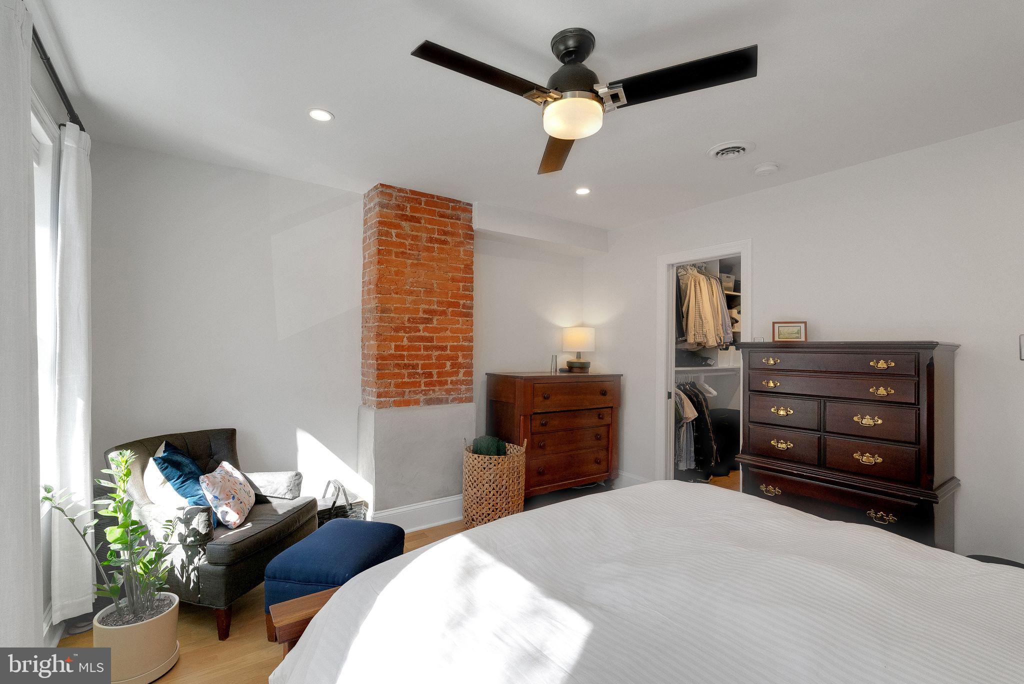 4241 Regent Sq
