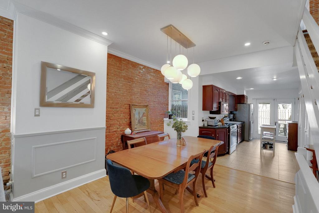 4241 Regent Sq