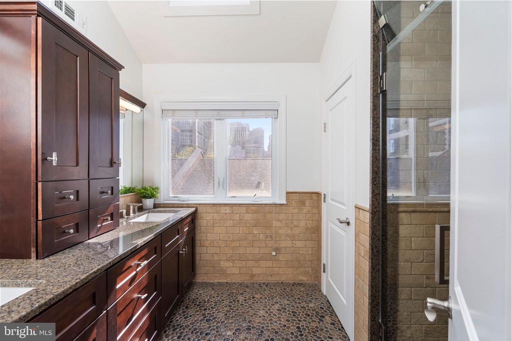 212-24 S 24th St #2408