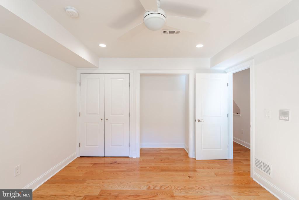 212-24 S 24th St #2408