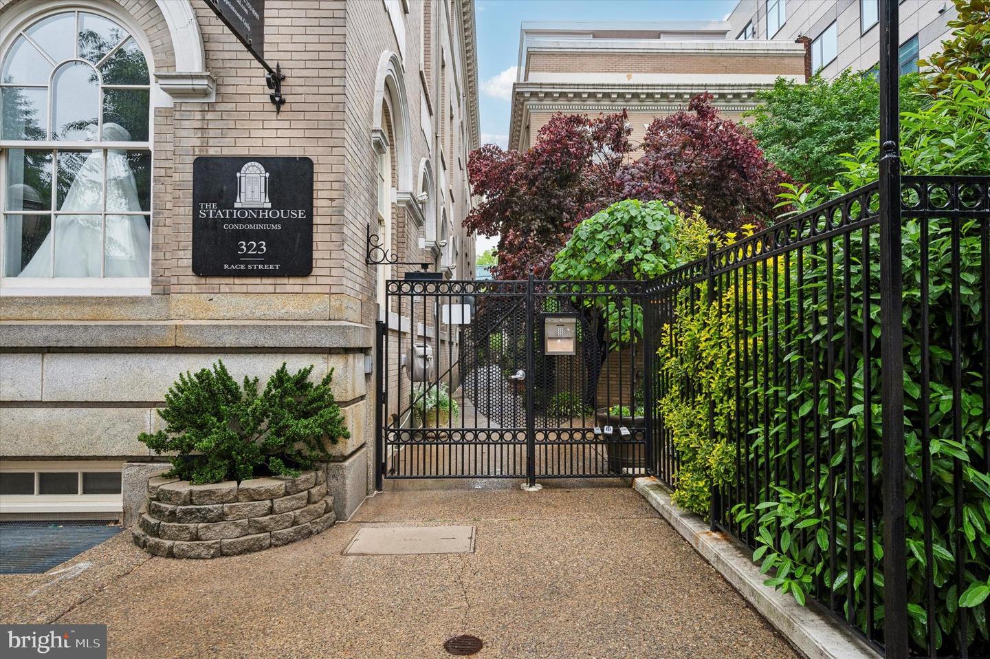 323 RACE ST #T4