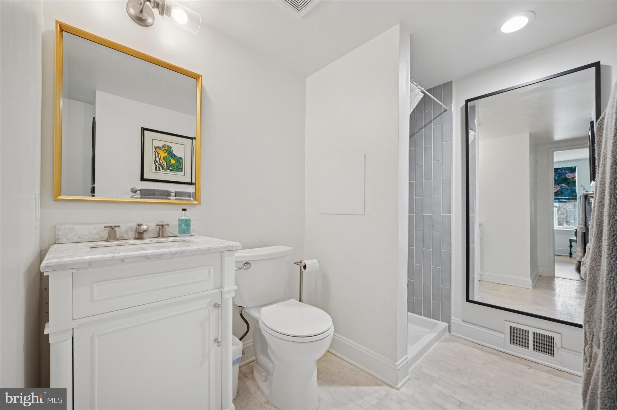 1716 Wallace St #201