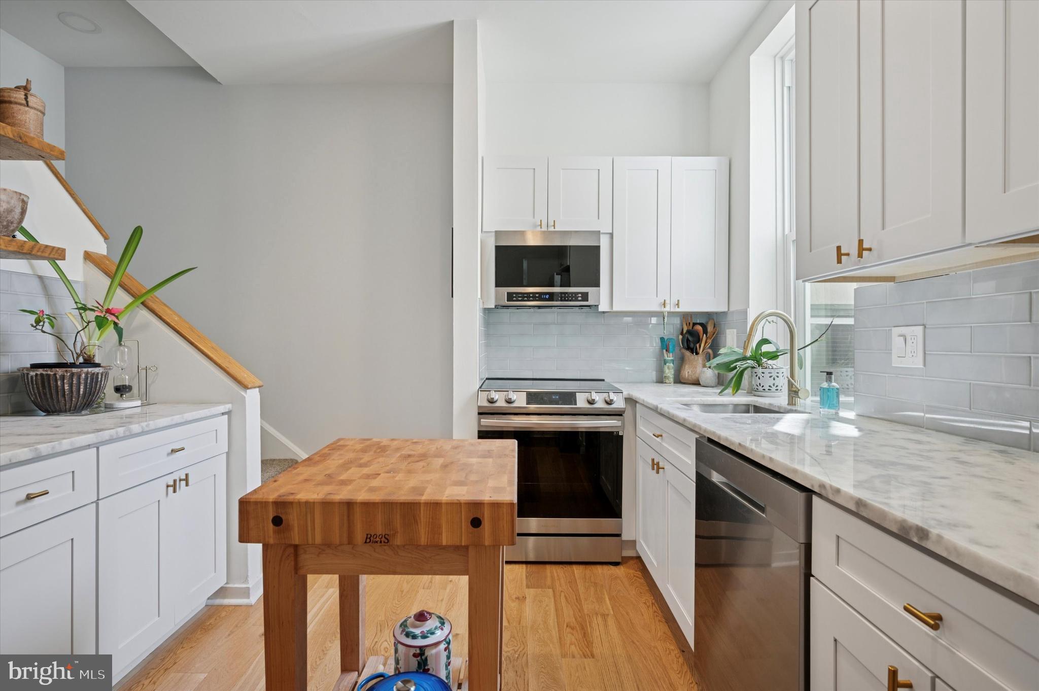 1716 Wallace St #201