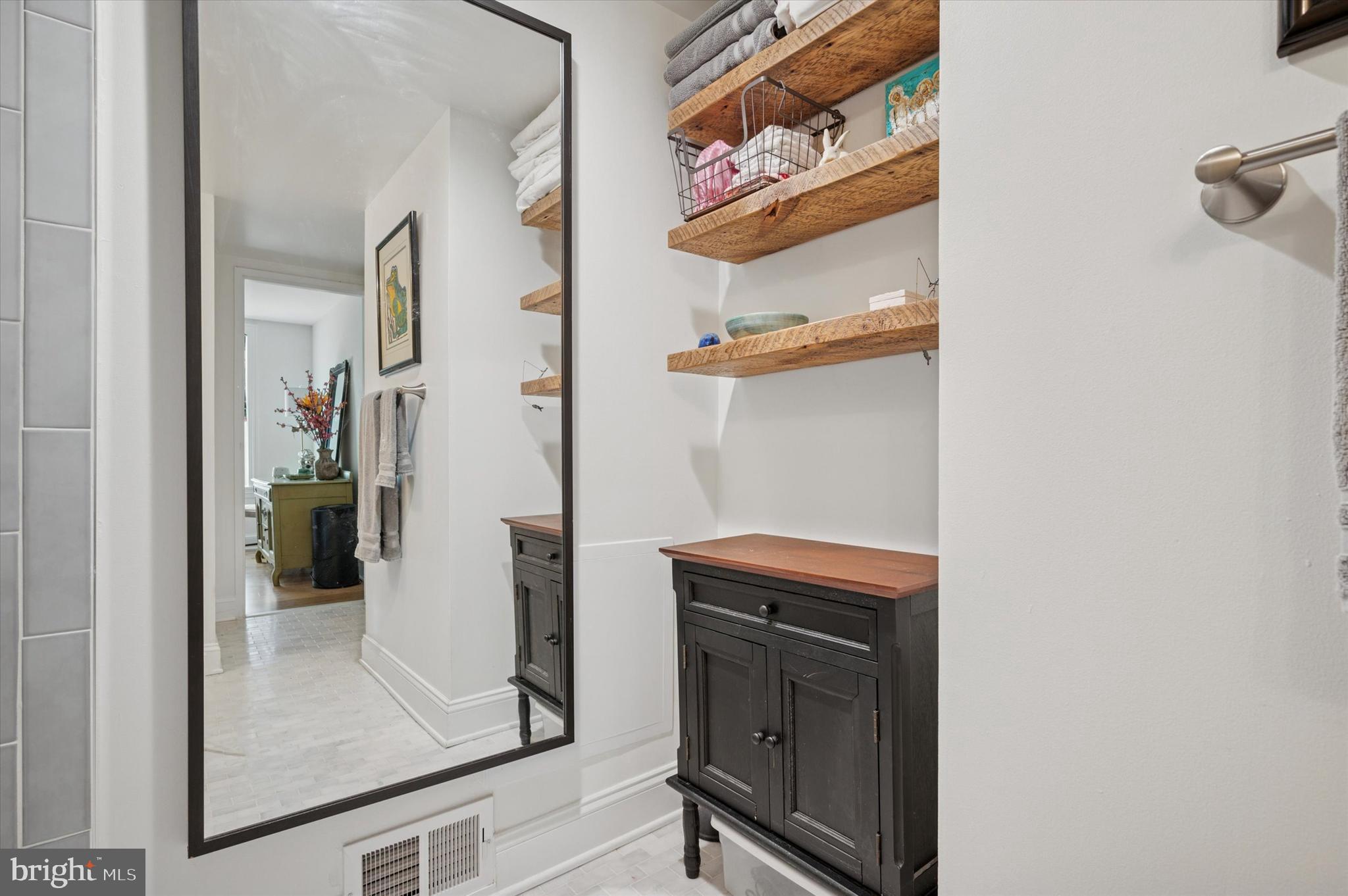 1716 Wallace St #201