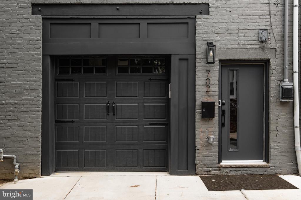 702 ALTER ST