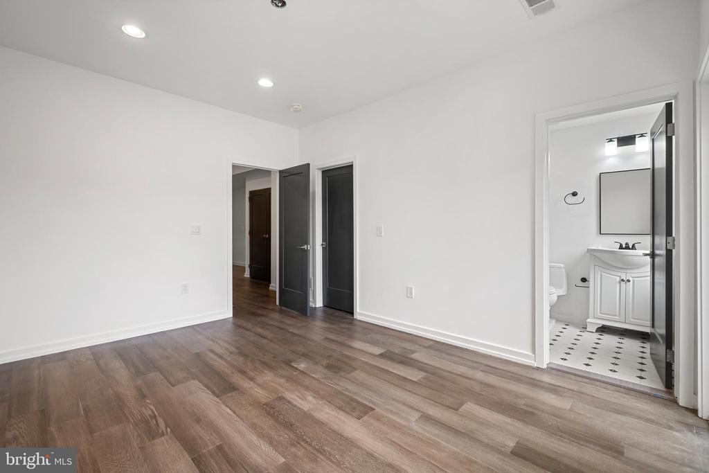 702 ALTER ST