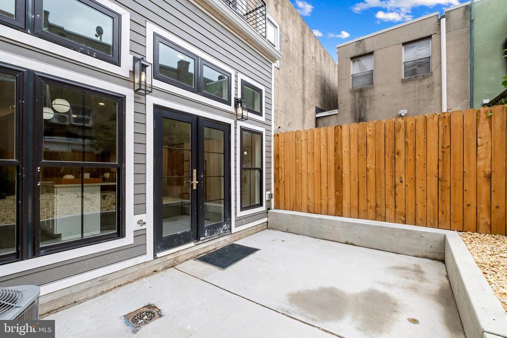 702 ALTER ST