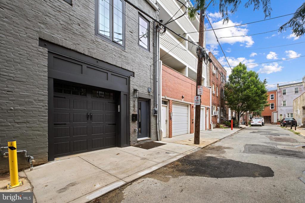702 ALTER ST