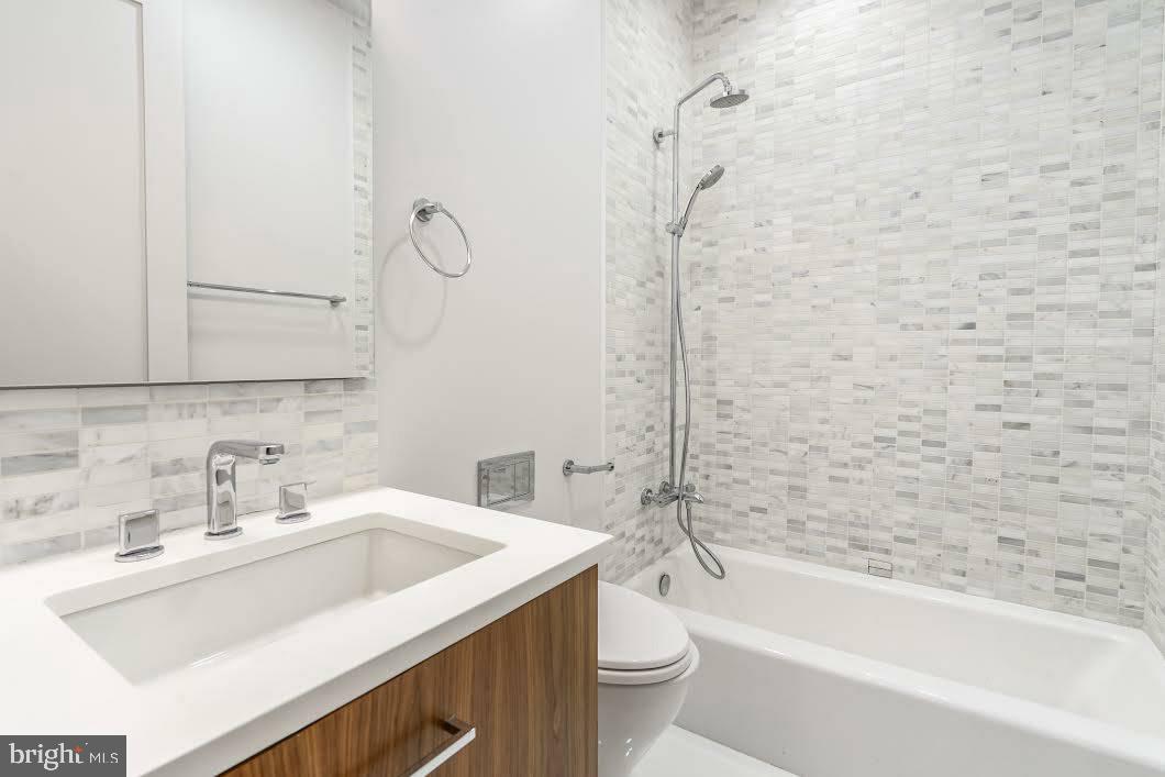 621-23 S 24TH ST #203