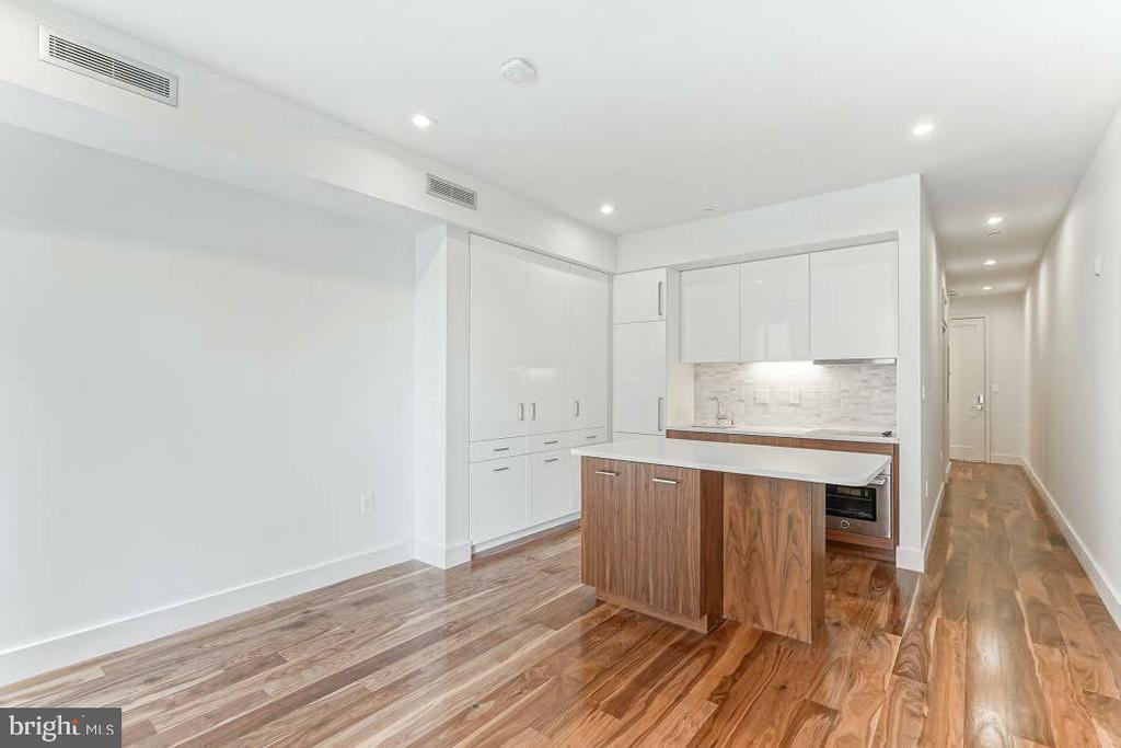 621-23 S 24TH ST #203