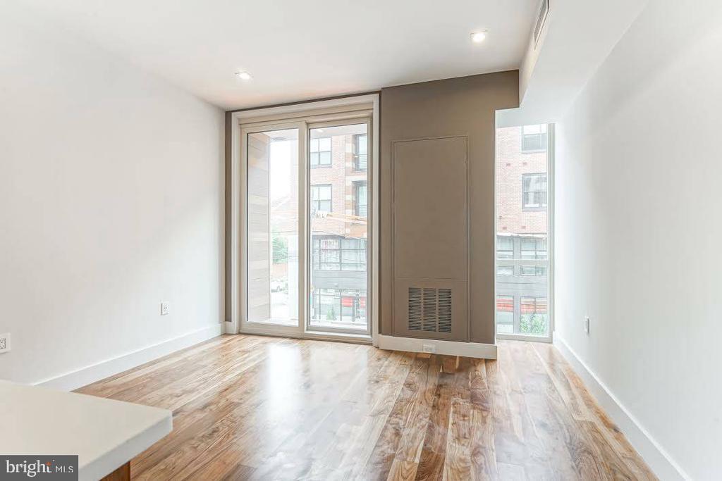 621-23 S 24TH ST #203