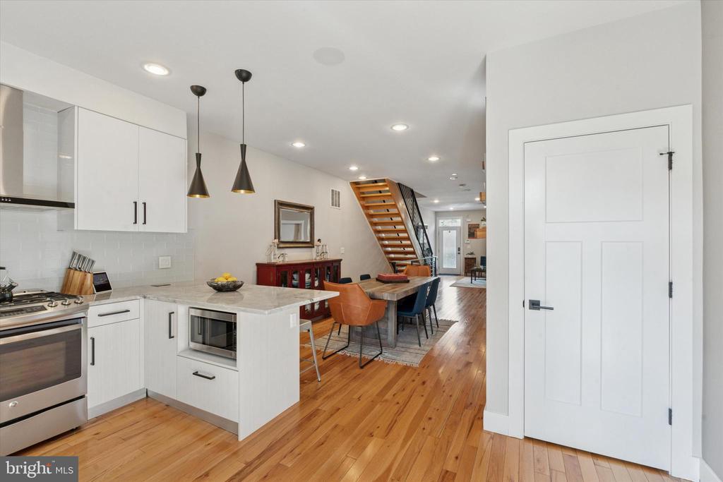 2018 E YORK ST