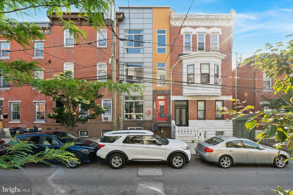2018 E YORK ST