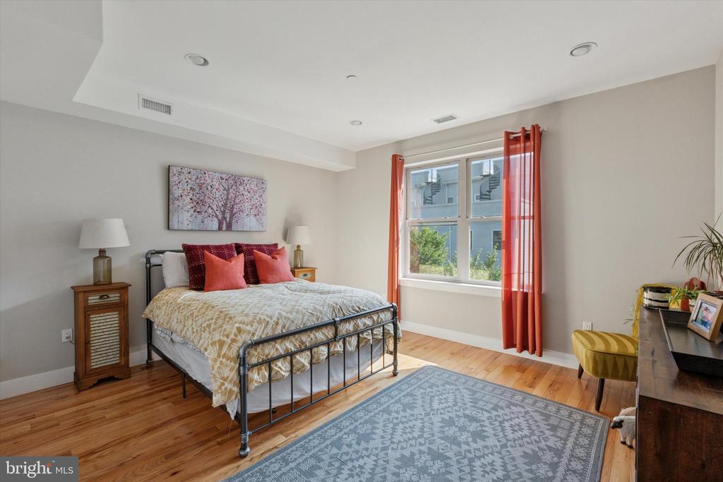 2018 E YORK ST