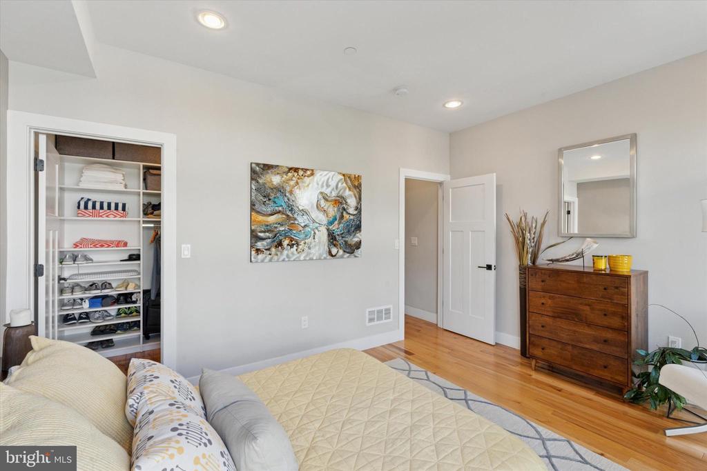 2018 E YORK ST