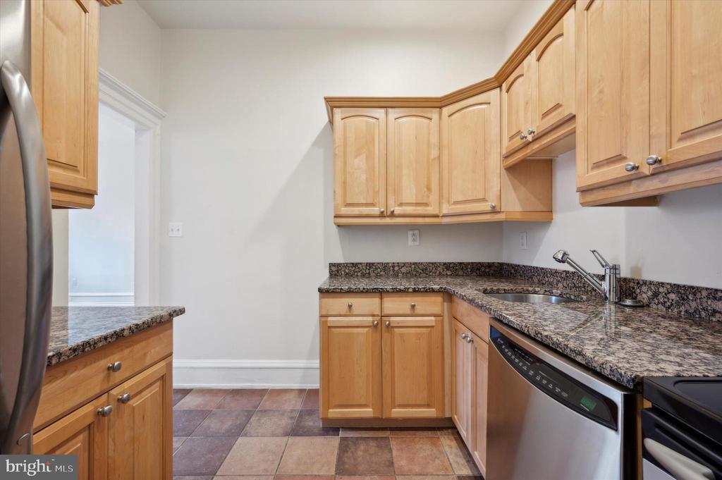 250 S 13TH STREET 2E