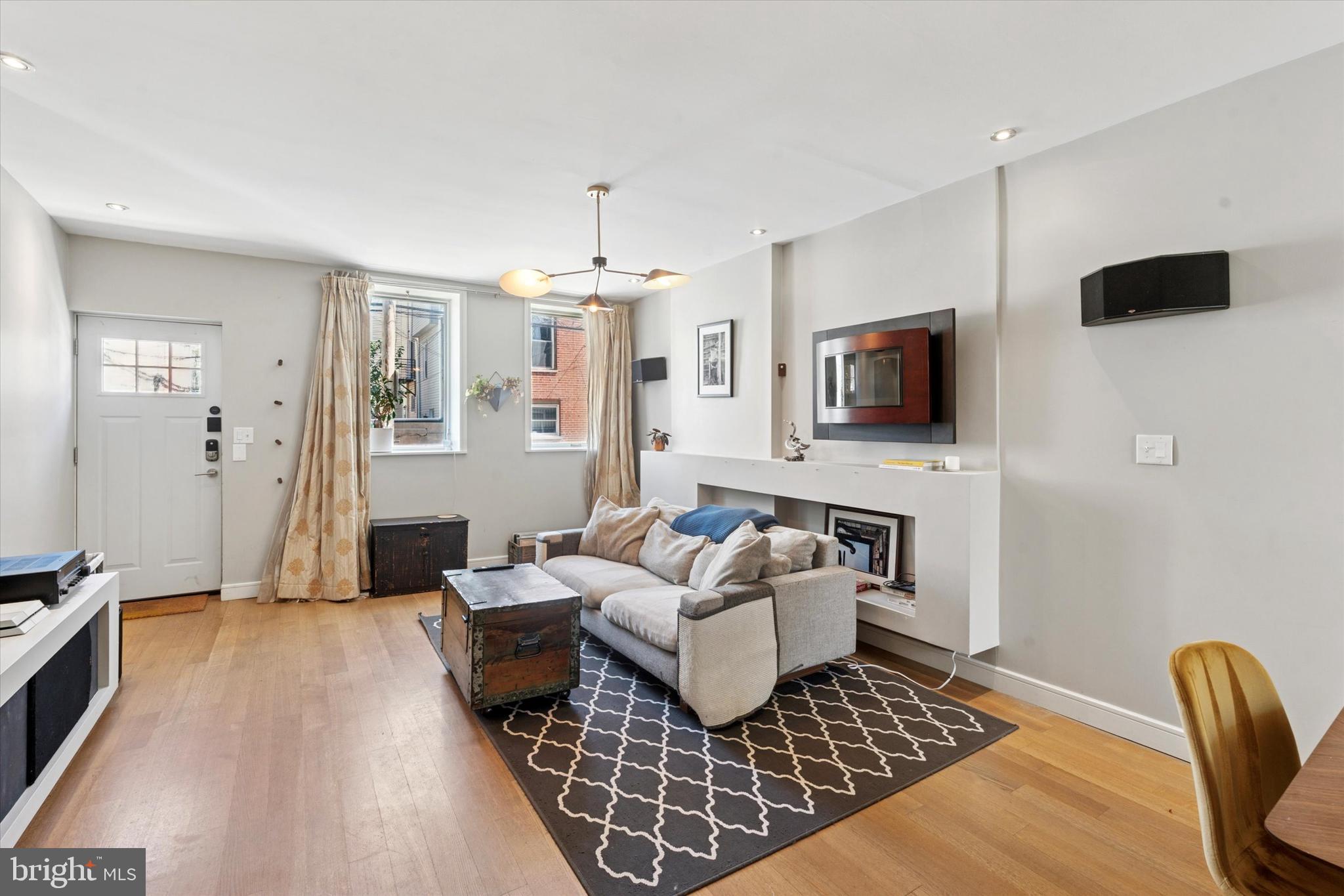 1304 N LAWRENCE STREET