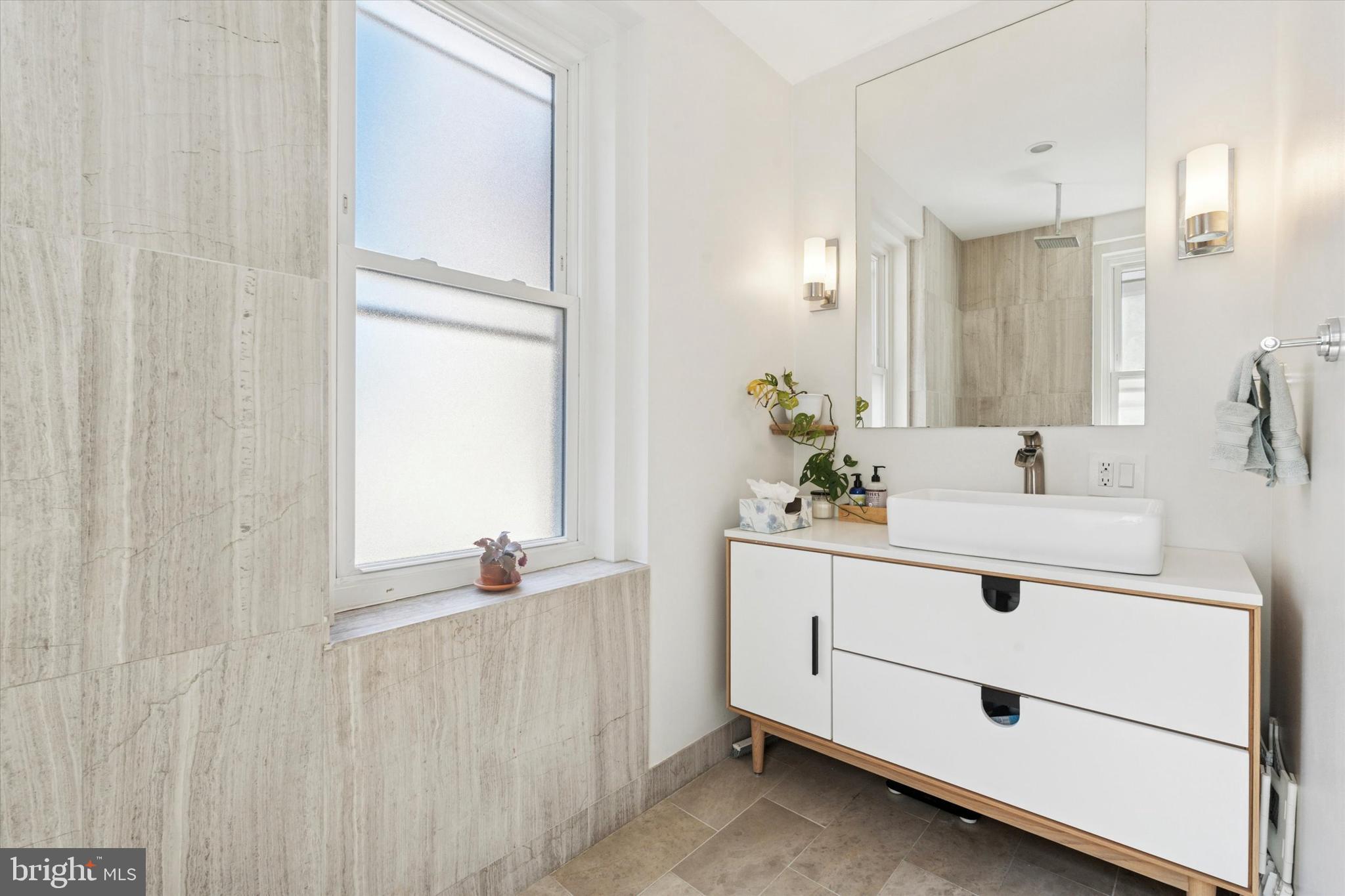 1304 N LAWRENCE STREET