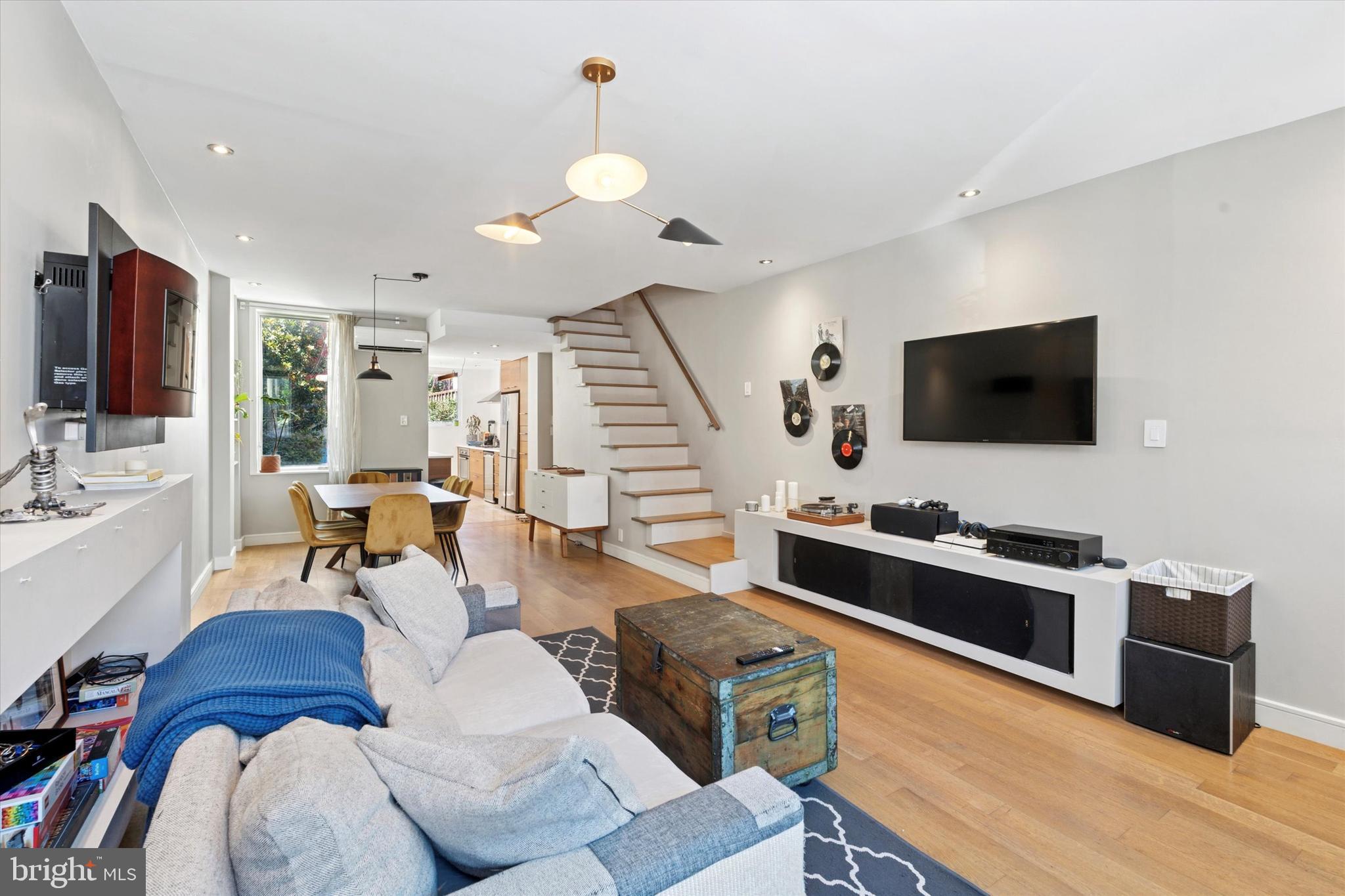 1304 N LAWRENCE STREET