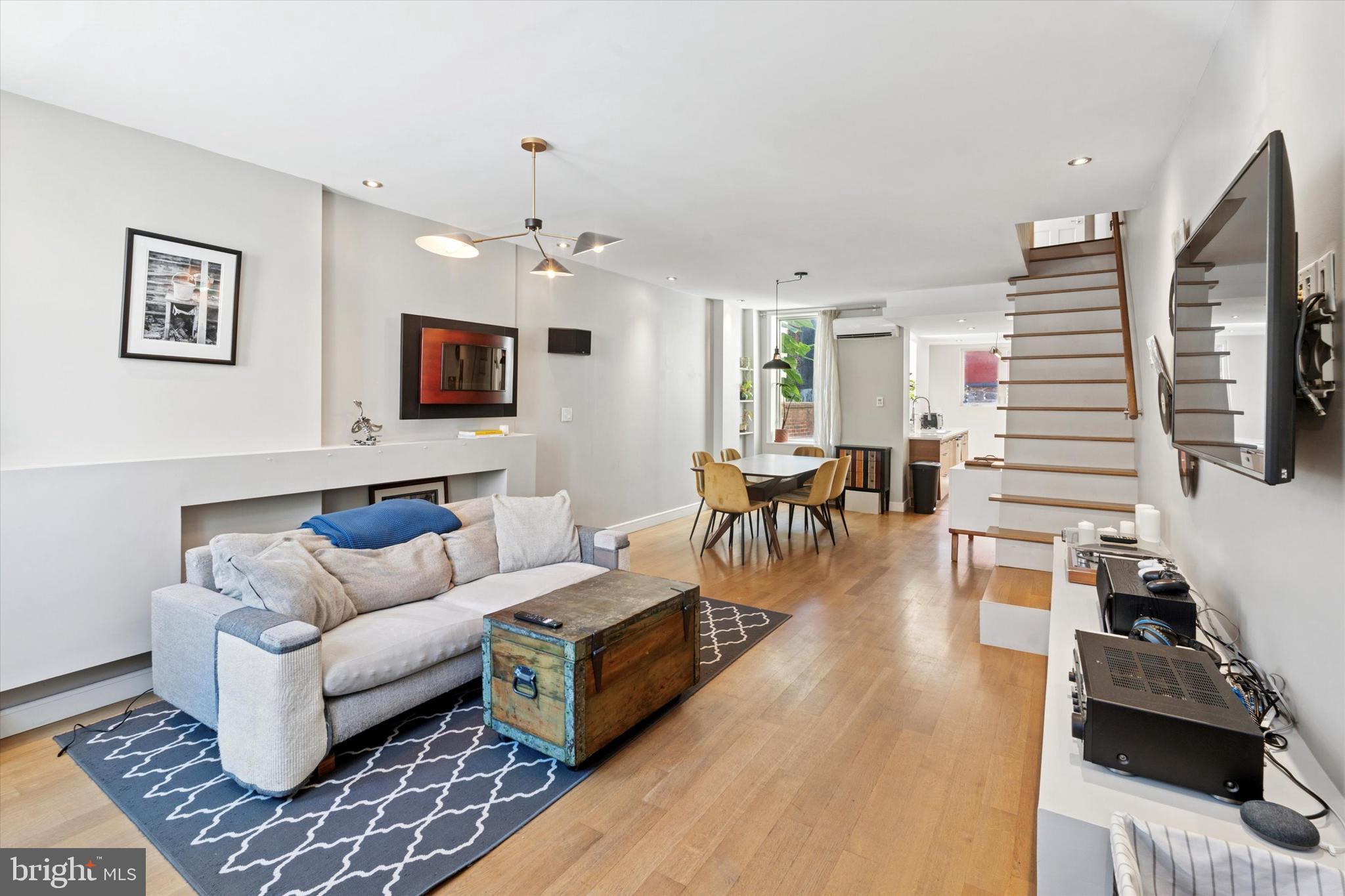 1304 N LAWRENCE STREET