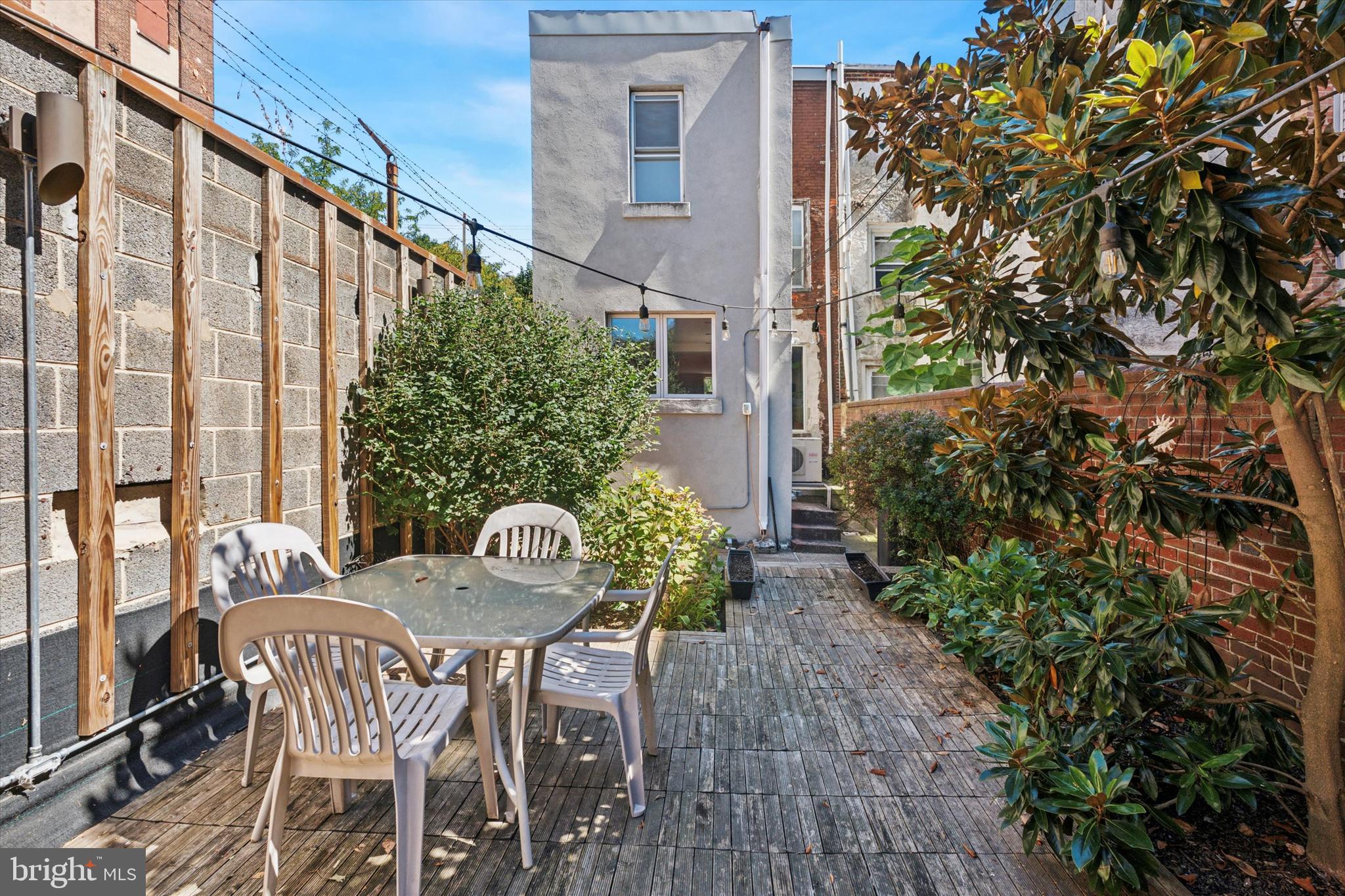 1304 N LAWRENCE STREET