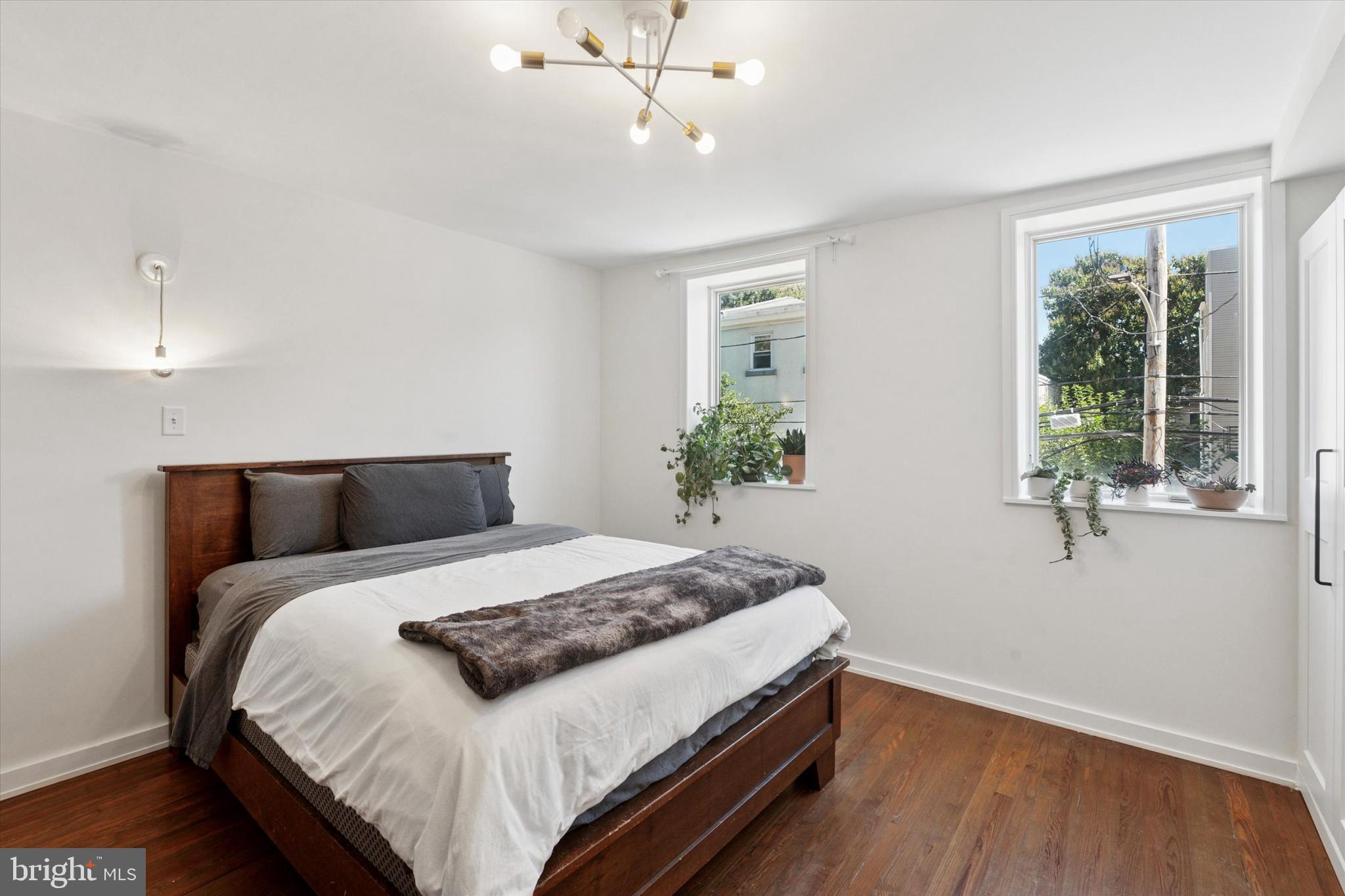 1304 N LAWRENCE STREET