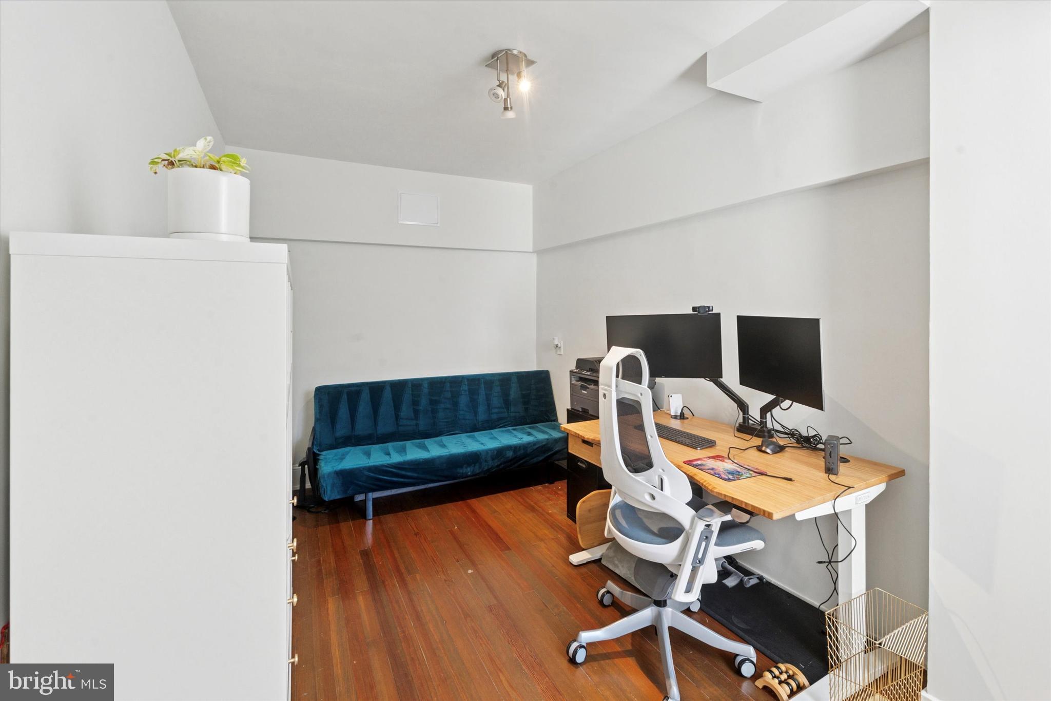 1304 N LAWRENCE STREET