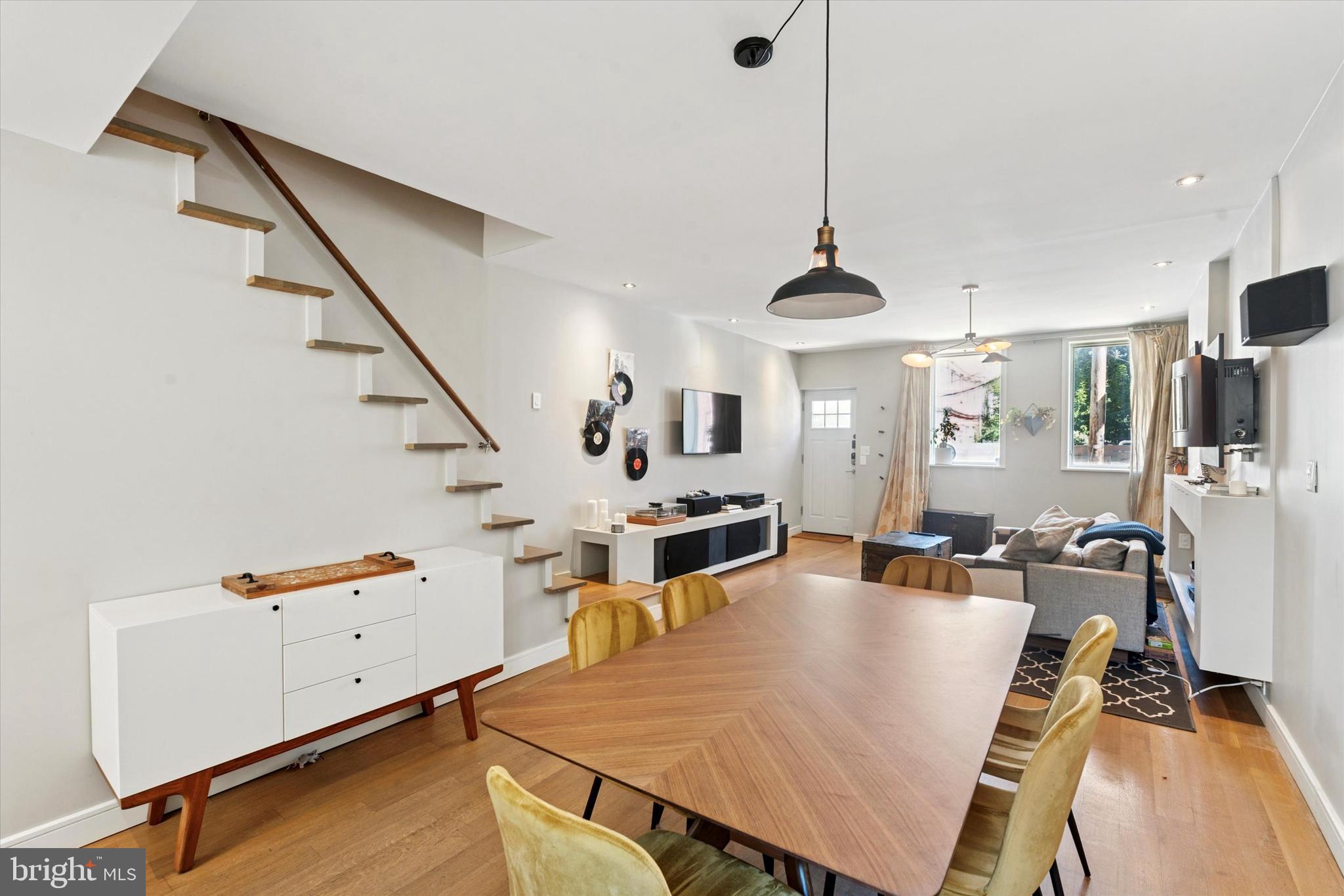 1304 N LAWRENCE STREET