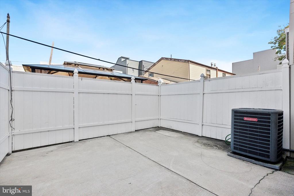 2137 FEDERAL STREET
