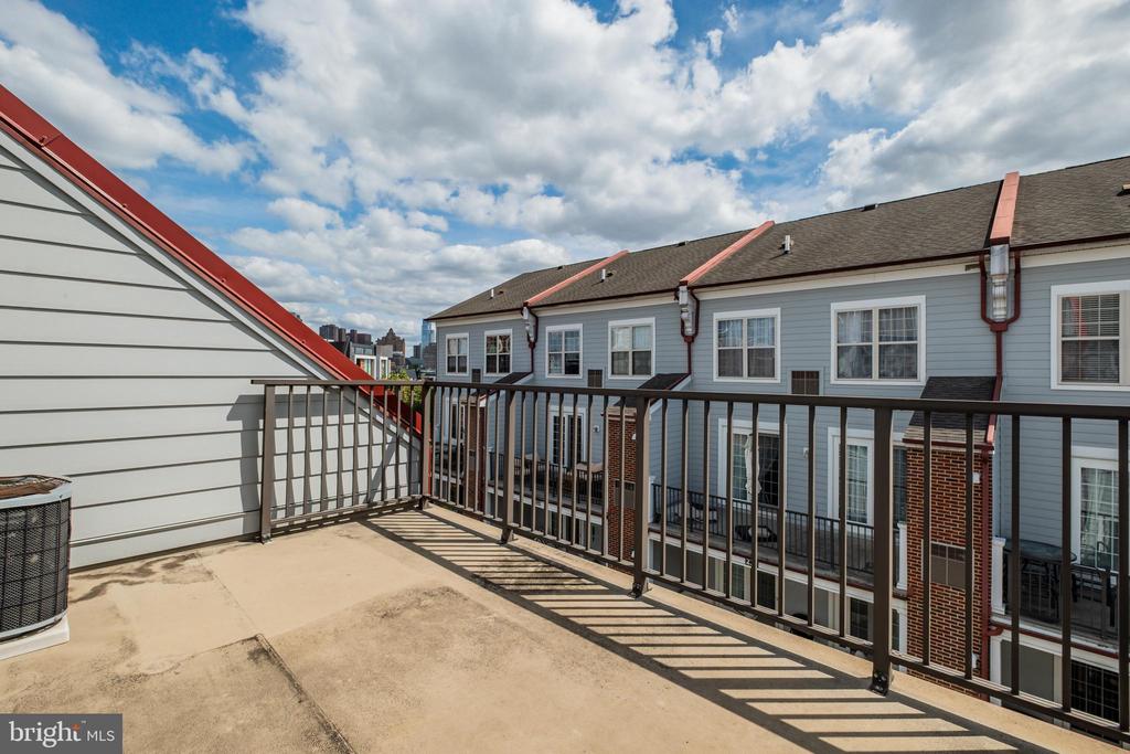 306 GOVERNORS COURT