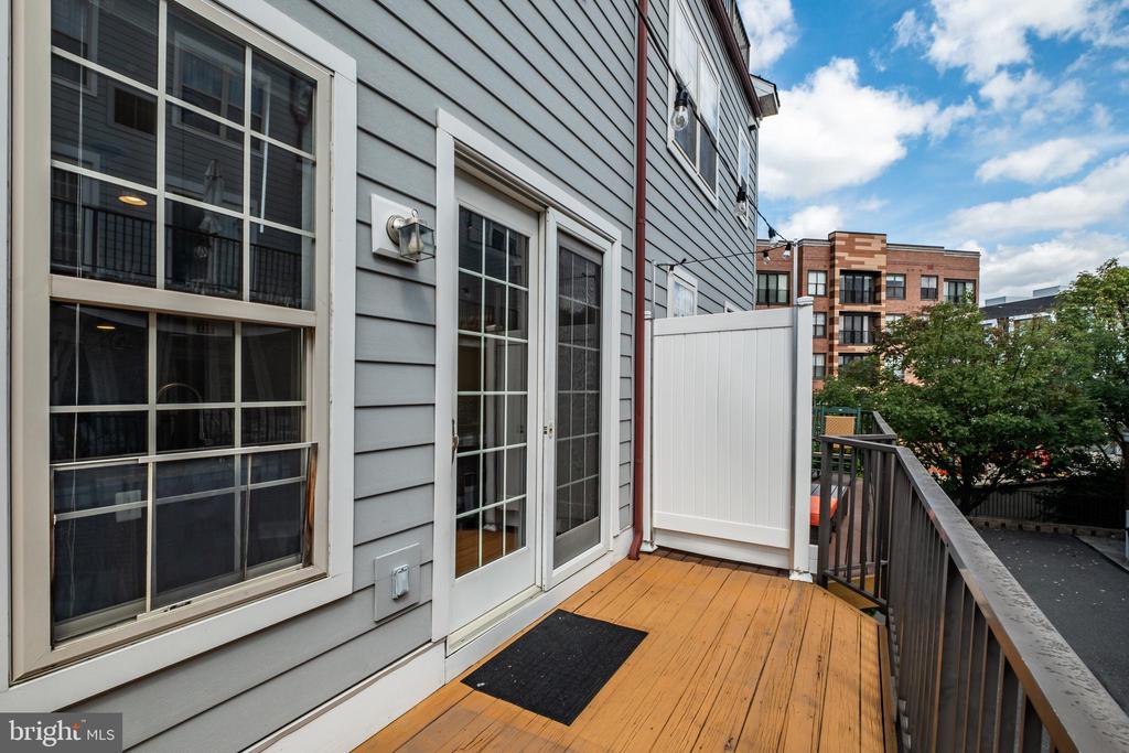 306 GOVERNORS COURT