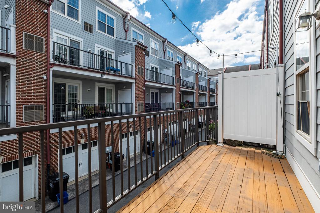306 GOVERNORS COURT