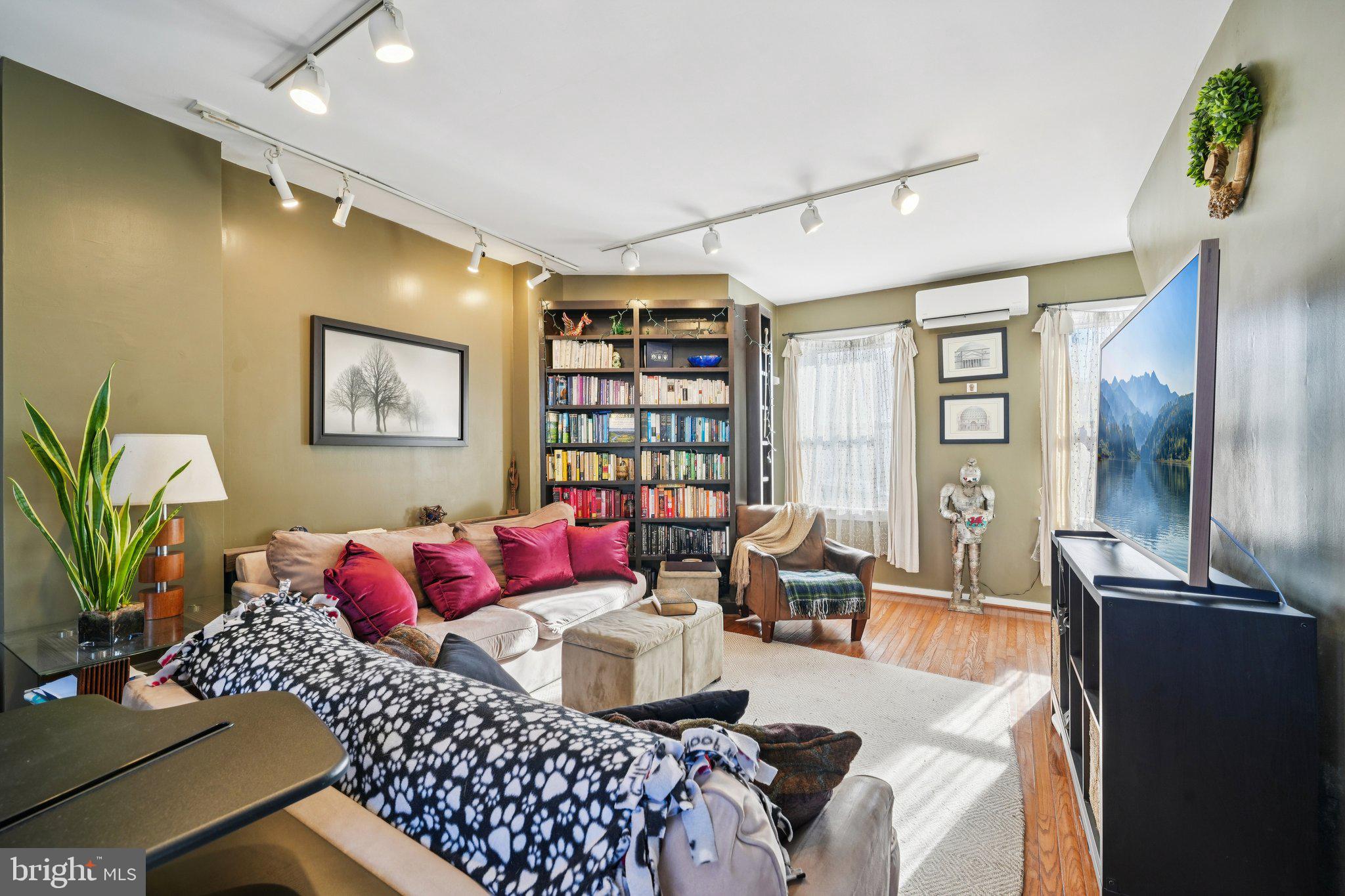 2233 GRAYS FERRY AVENUE