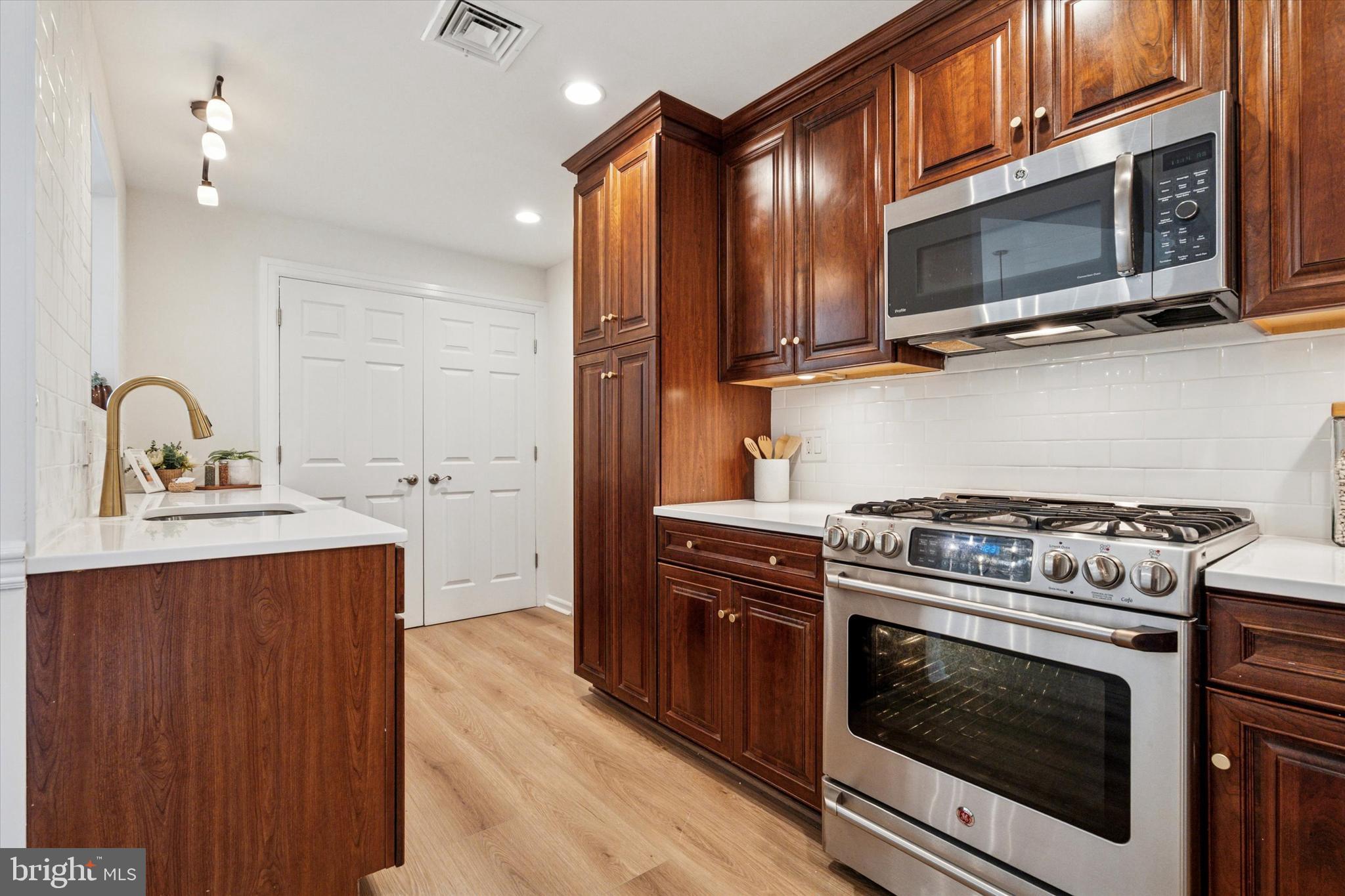 2138 LOMBARD STREET 42 3A